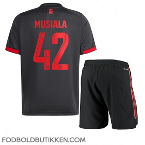 Bayern Munich Jamal Musiala #42 Tredjetrøje Børn 2022-23 Kortærmet (+ Korte bukser)